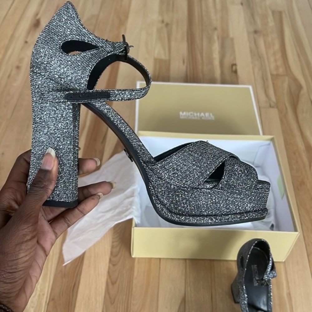 MICHAEL KORS PLATFORM SHOES - Picture 3 of 3